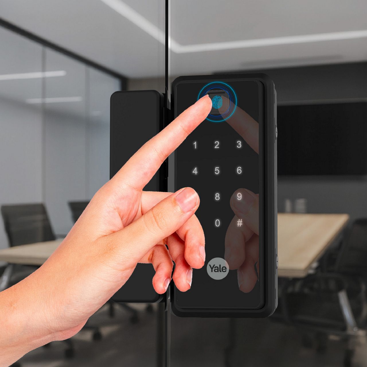 Image: Yale Reflecta secure lock for frameless glass doors