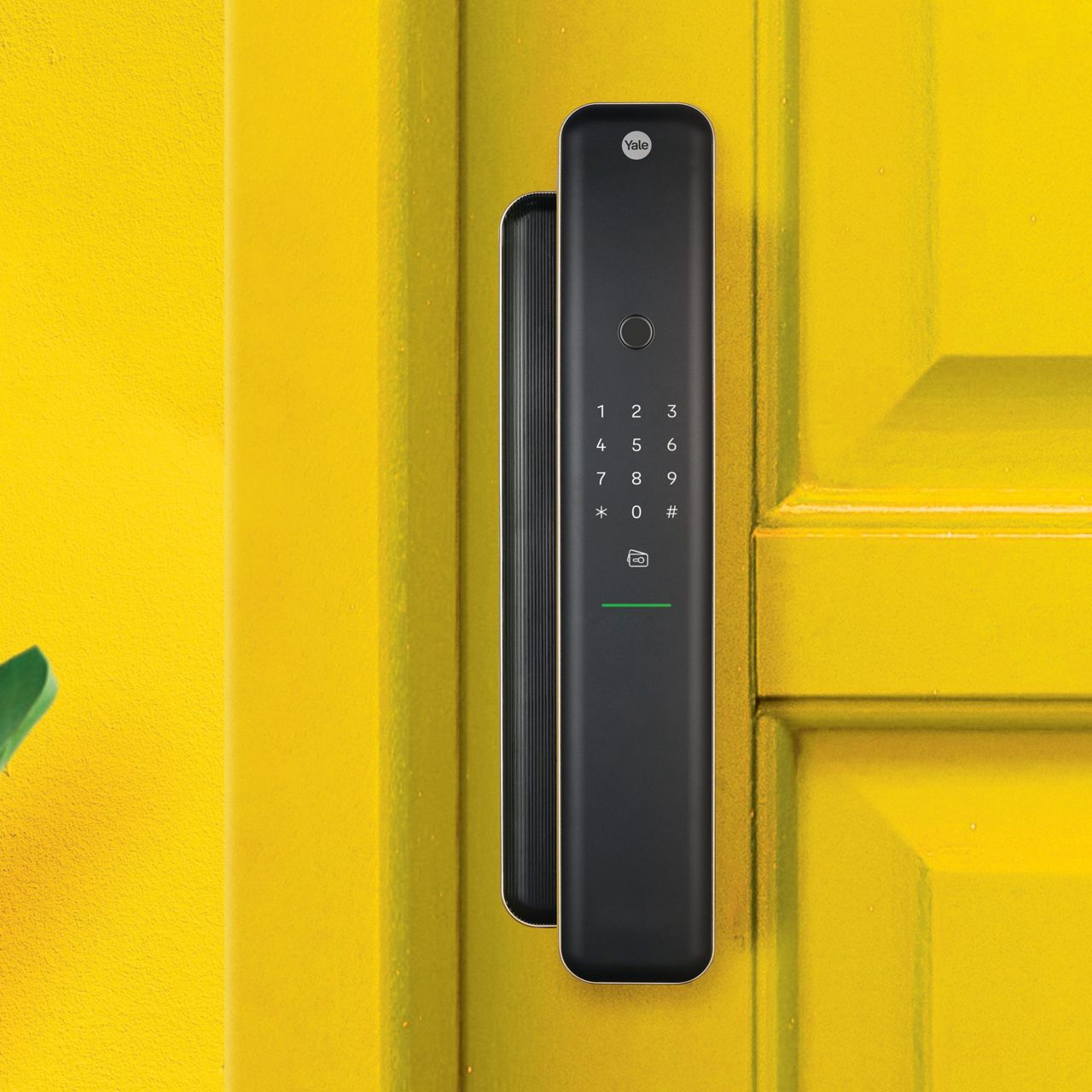 Yale Luna Pro is a cutting-edge smart lock that revolutionizes entrance security. Embracing an exclusive off-centred design, this lock ensures maximum safety while eliminating any risk of finger-pinching incidents.
