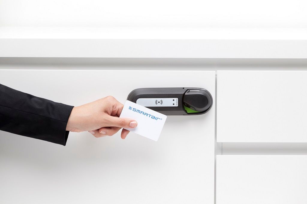 Image: 1415a-smartair_cabinetlockhandcardlandscape-jpg.jpg