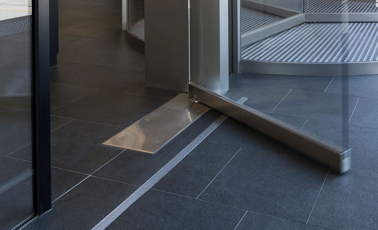 Record C 127 X In-Ground Swing Door Drive