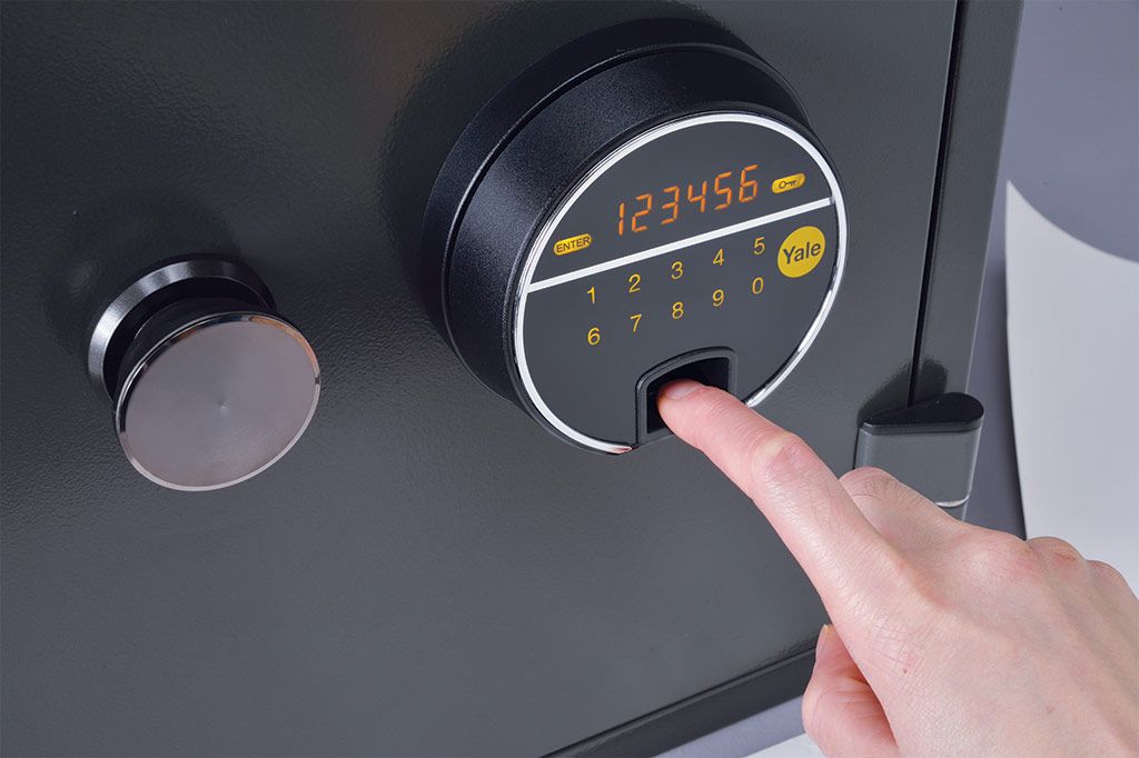 22c25-yale-biometric-safes-pic1.jpg