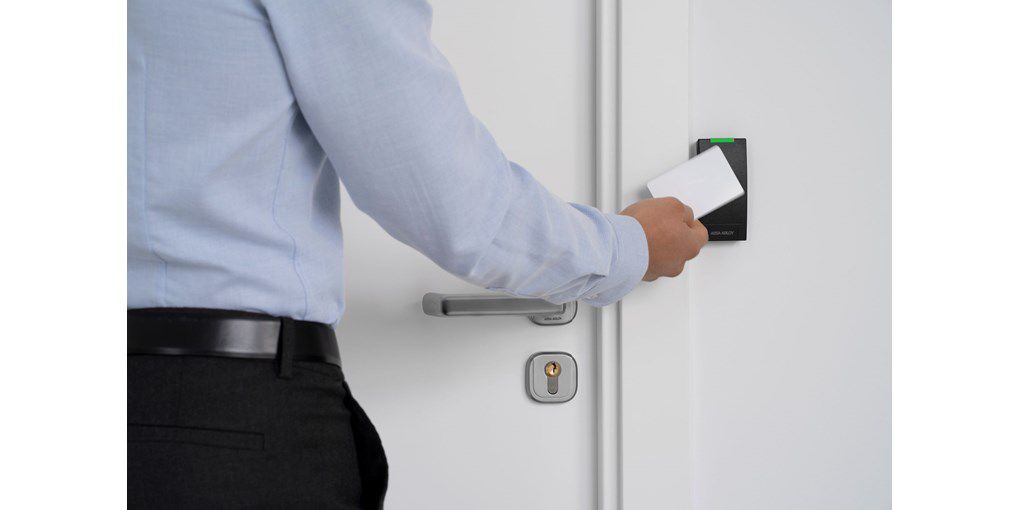 Image: 25670-rp10_reader_cardon2.jpg