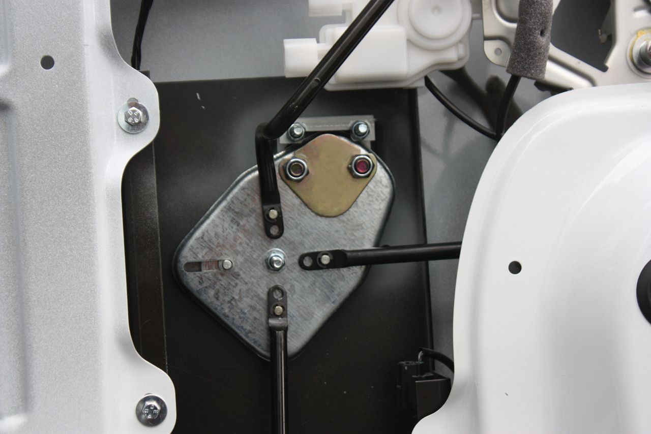 557fd-3-point_lock_rearofdoor-cmykhigh-jpg-p0x0-q85-m1020x420-framenum.jpg
