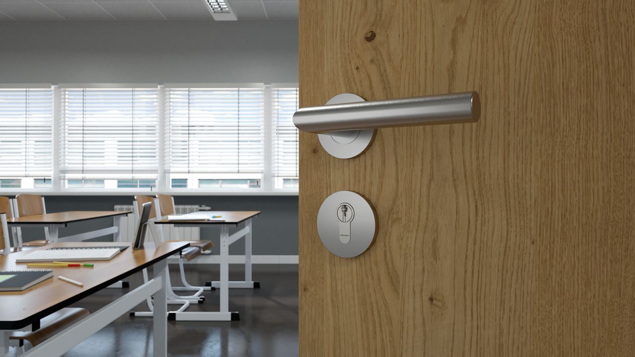 3D-school_classroom_close-up_handle_outside.png