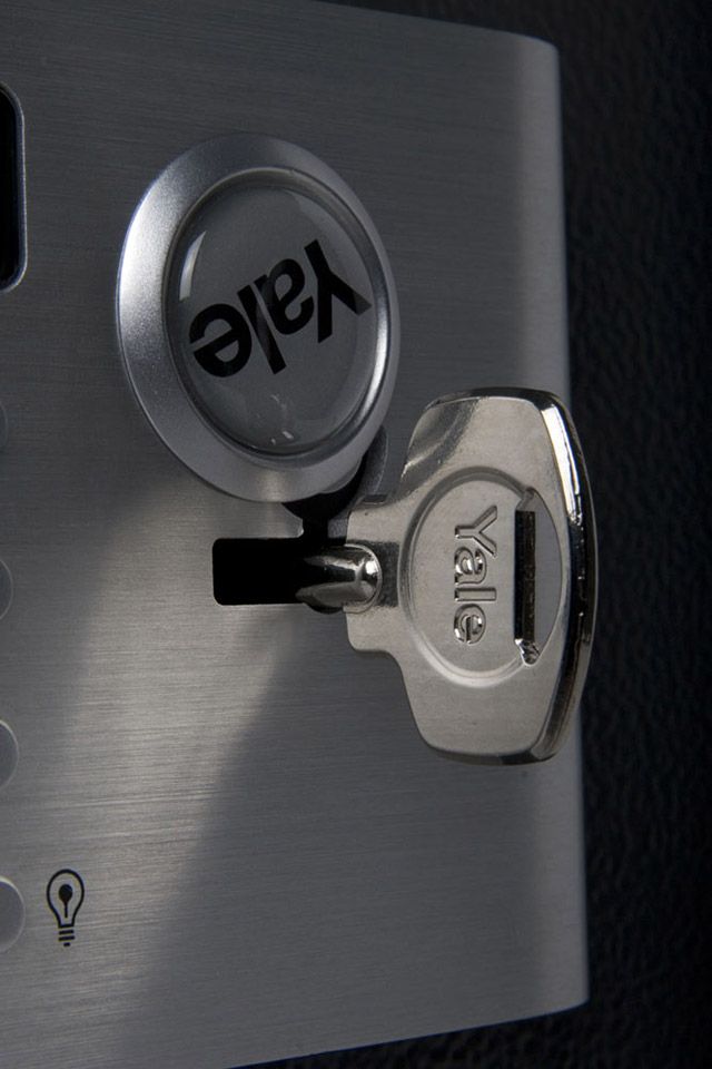 Image: 3f6f1-yale-certified-safe-ylm200eg1-pic3.jpg