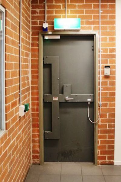 Image: 410 Series Heavy Duty 4Point Lock