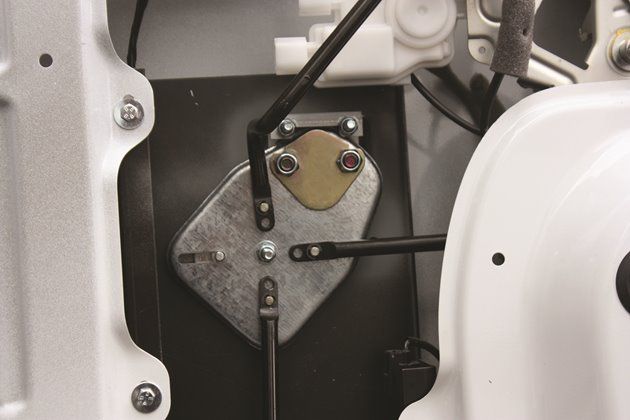 Image: 557fd-3-point_lock_rearofdoor-cmykhigh-jpg-p0x0-q85-m1020x420-framenum.jpg