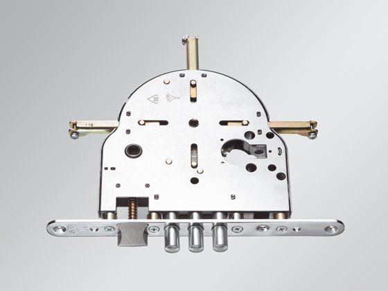 Image: 77c1a-235-13mm-bs75multipointlock-jpg-p0x0-q85-m1020x420-framenumber-1.jpg