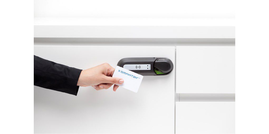 7fc52-smartair_cabinetlockhandcard.jpg
