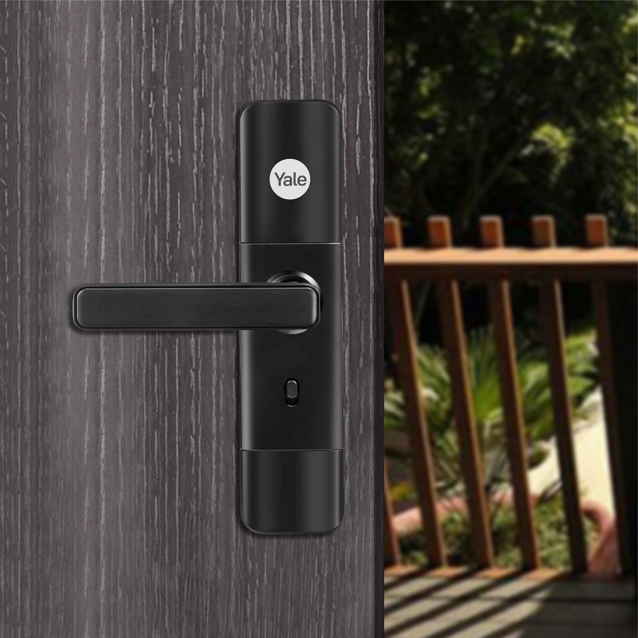 The Yale YDME50 Pro smart lock is a smart and extremely convenient solutions for your home. You can have all the various access option to enter your home either via our new card, personalized PIN code.