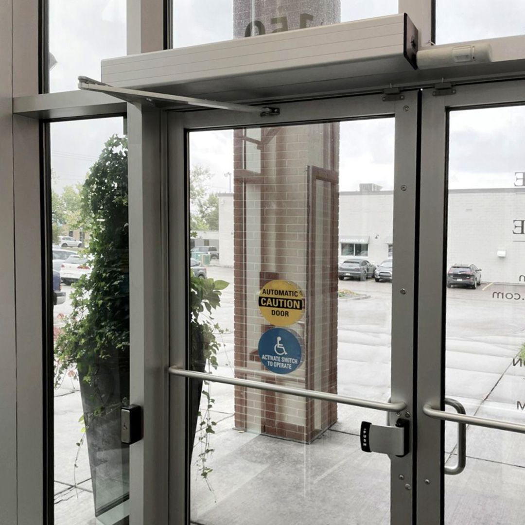 8100 with a standard arm on an exterior door