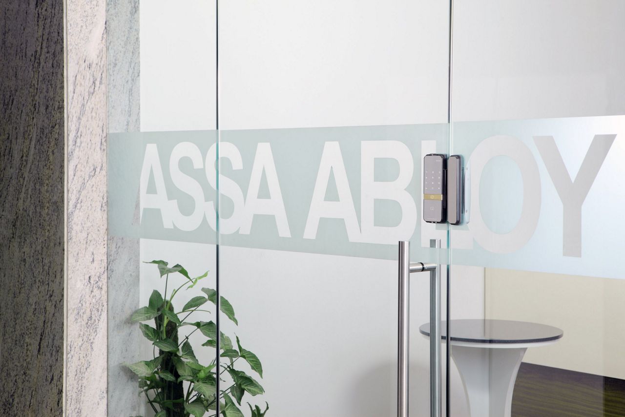 Image: 90a30-glassddlinstalled.jpg