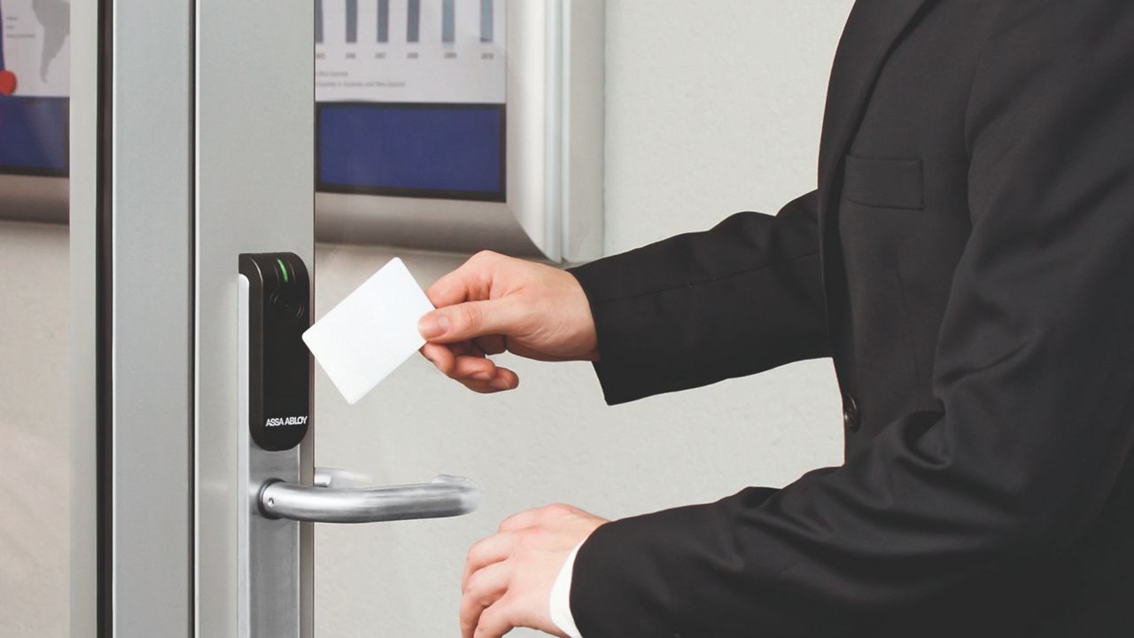 Image: card control acces ASSA ABLOY Aperio E100