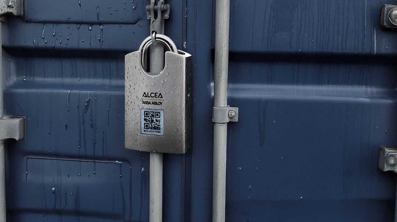 ALCEA WILOA Padlock in rainy weather conditions