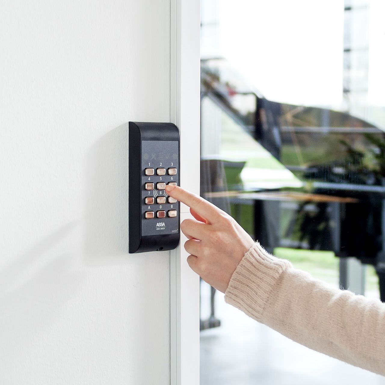 ARX adgangskontrol læser bliver åbnet med kode