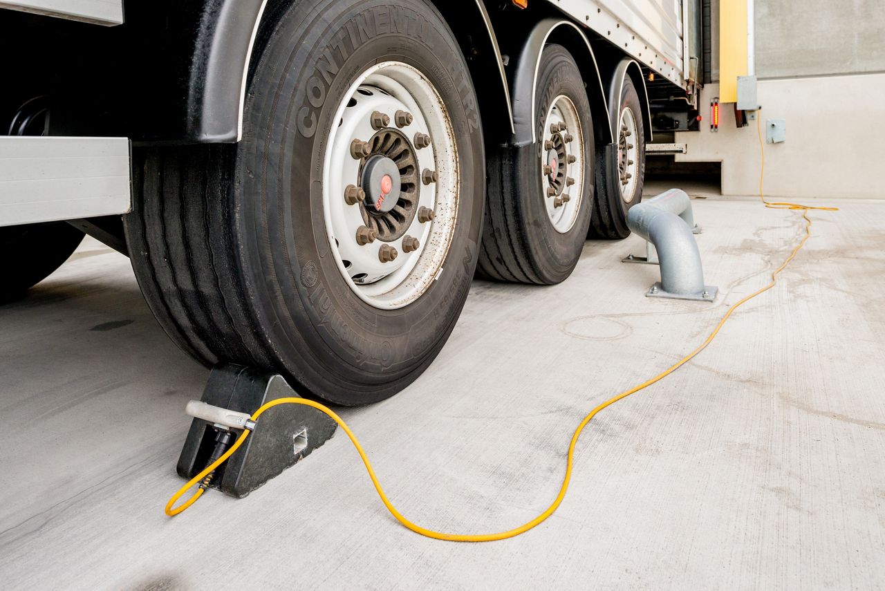 Image: Yellow DE6190WC next to a truck