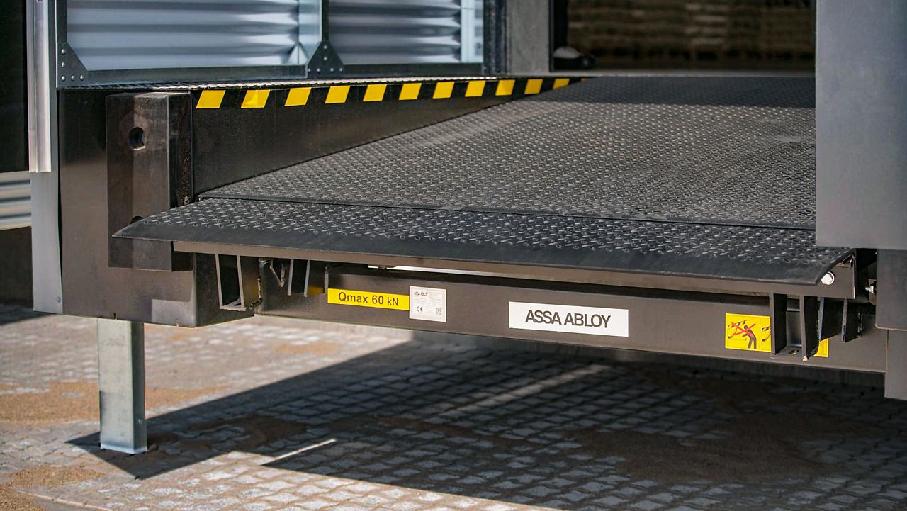 Image: ASSA ABLOY DL6220TA viewed from outside