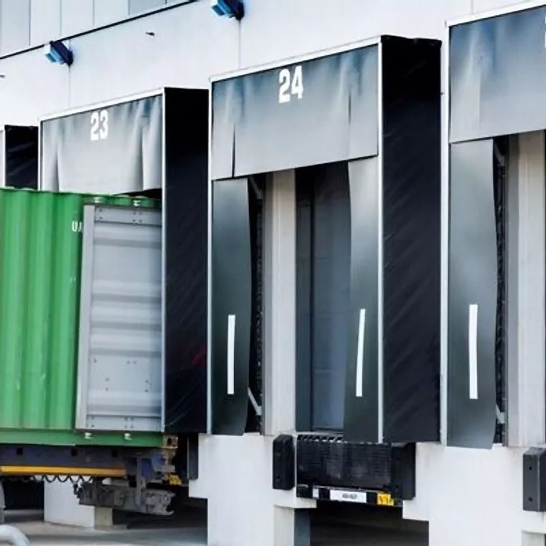 Image: ASSA ABLOY mechanical-curtain dock shelters