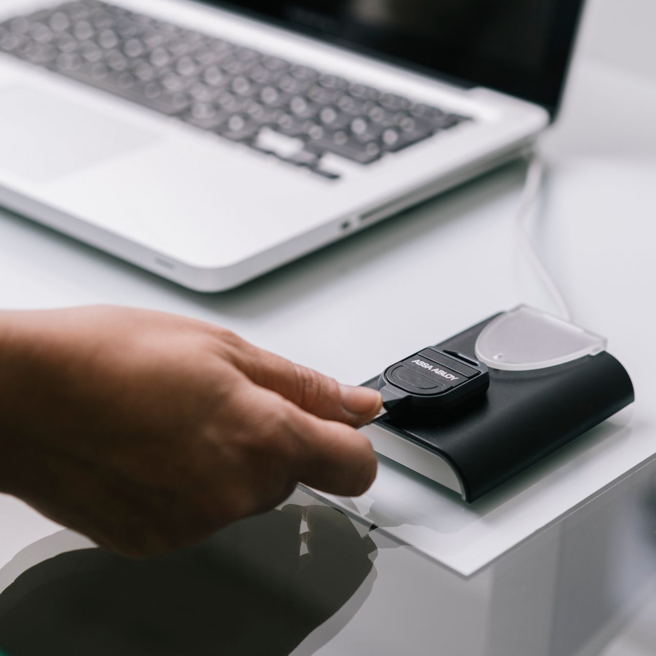 Image: Cititor de birou ASSA ABLOY PULSE