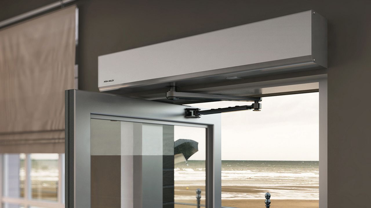 ASSA ABLOY SW1000 (balance) swing door operator at the entrance of a restaurant direct at the beach.