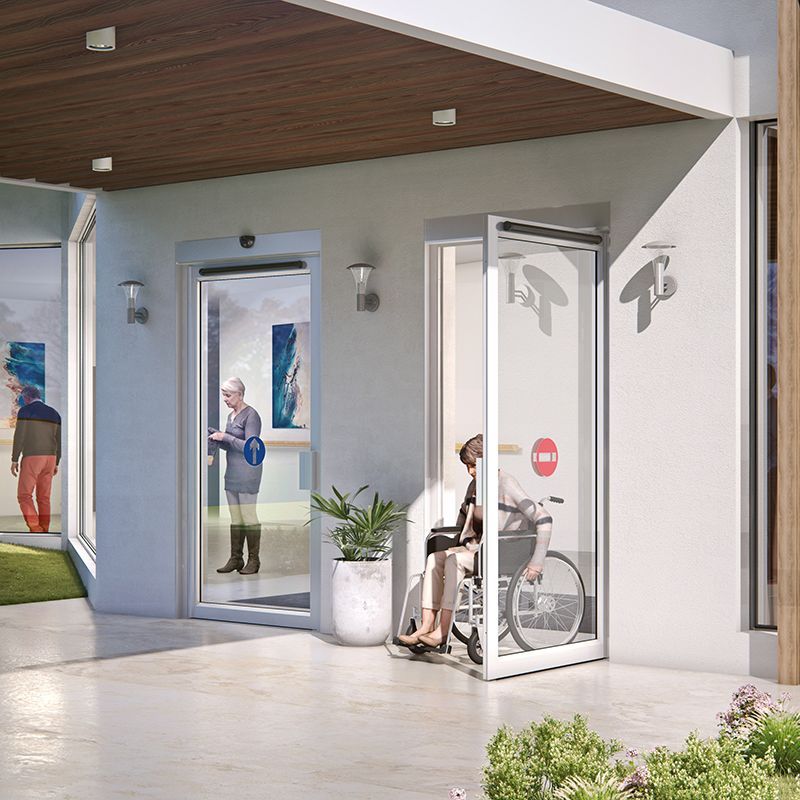 ASSA ABLOY 必盛 SW200 平开门在养老院入口处示意图。
