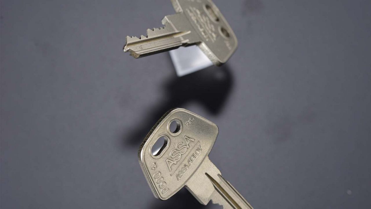 ASSA ABLOY nøgler der falder ned