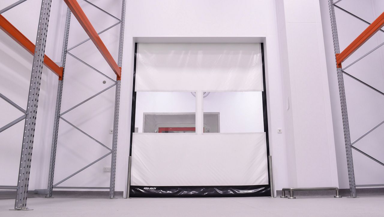 Image: ASSA ABLOY HS9130GAT high speed door in a cleanroom environment