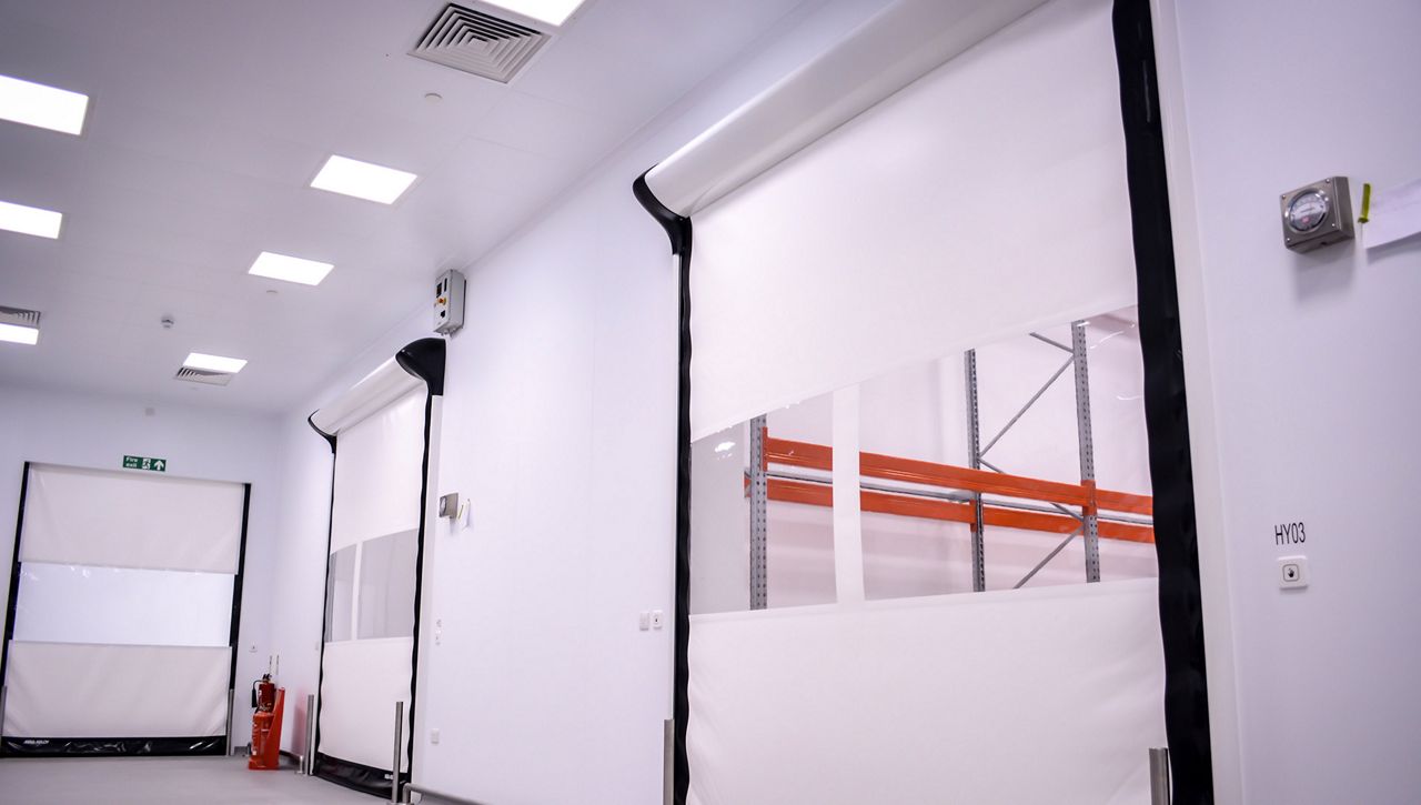 Image: ASSA ABLOY HS9130GAT high speed door in a cleanroom protected environment