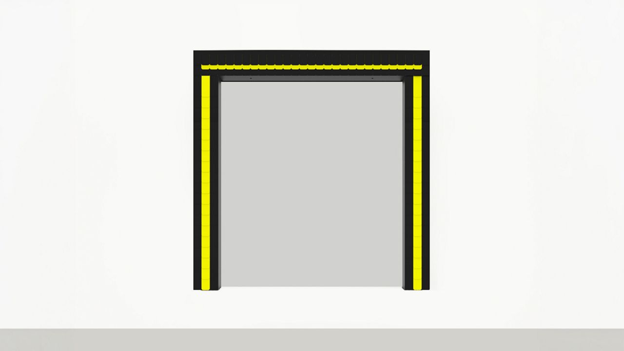 Abrigo de Doca Inovadoor 201, com cortinas de vedação laterais e superior em preto e amarelo de alta visibilidade