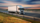 Un camion qui roule sur une route.