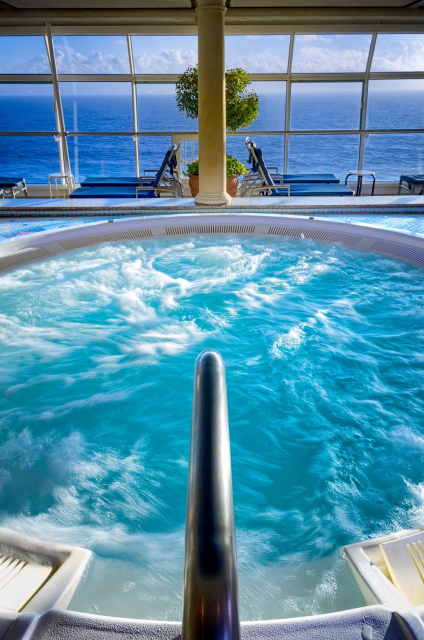 Lounge and spa