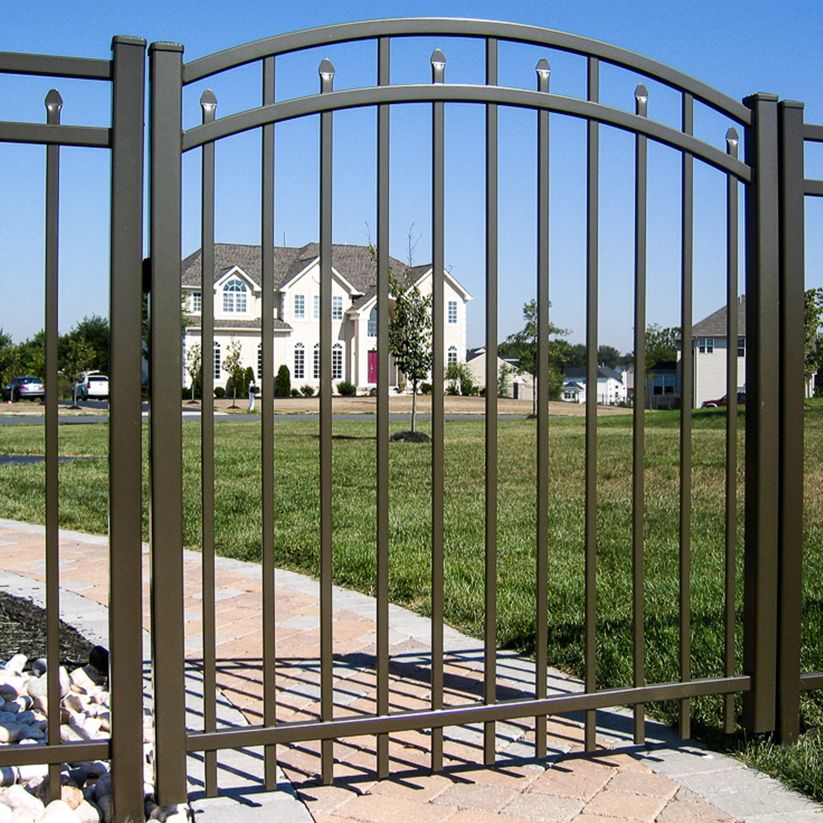 Jerith Aero aluminum fence in style #200