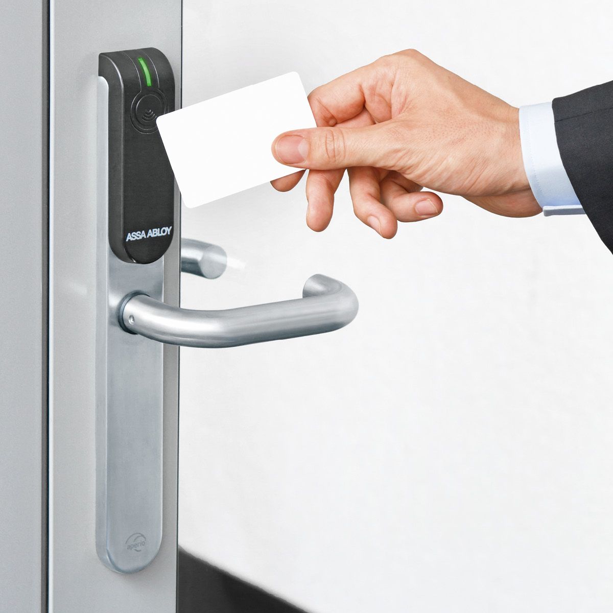 Image: sild ASSA ABLOY Aperio E100 acces cu cardul