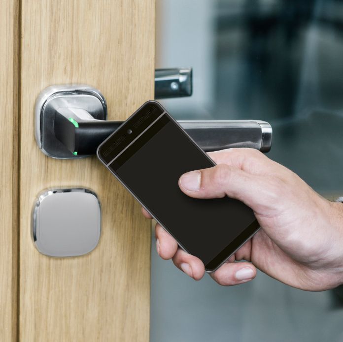 Image: control acces wireless assa abloy aperio deschidere cu smartphone