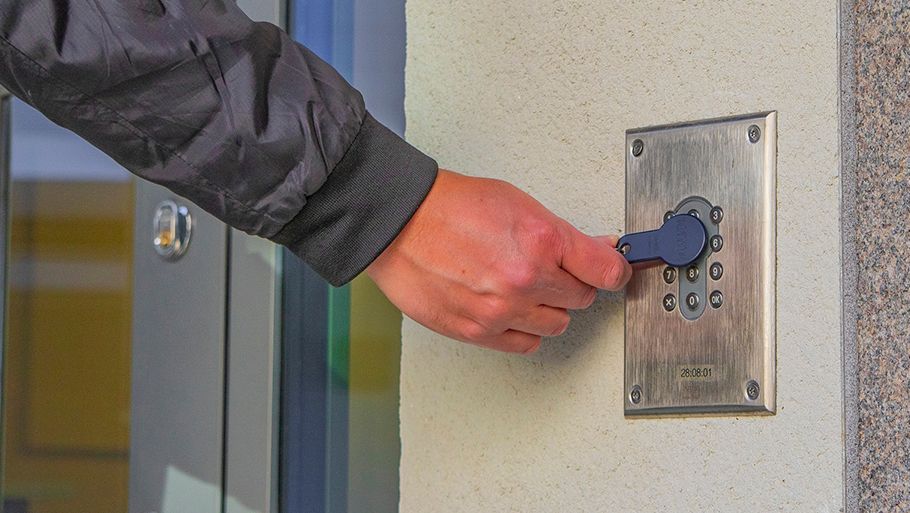Access control by Aptus