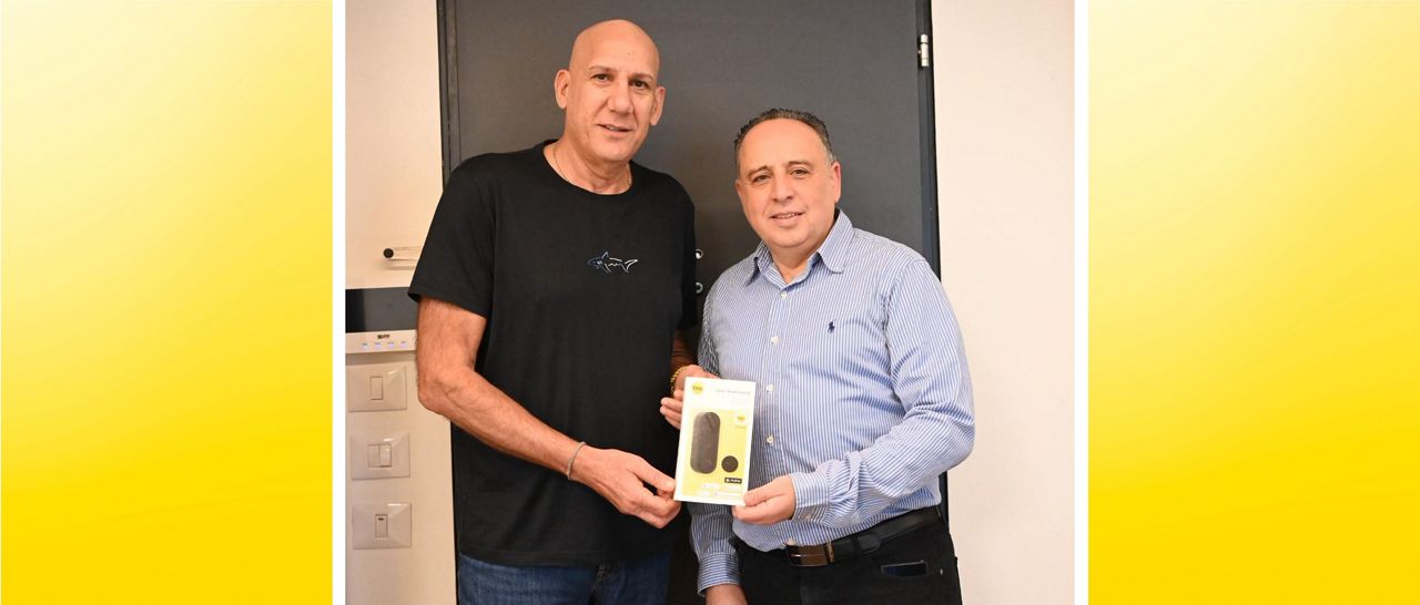 אגדת הכדורסל הישראלי דורון ג'מצי מתחדש במנעול חכם Linus 2