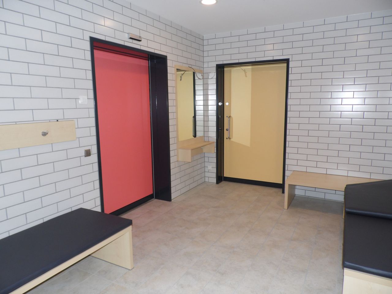 CLEAN hygienic doors swimming pool changing rooms