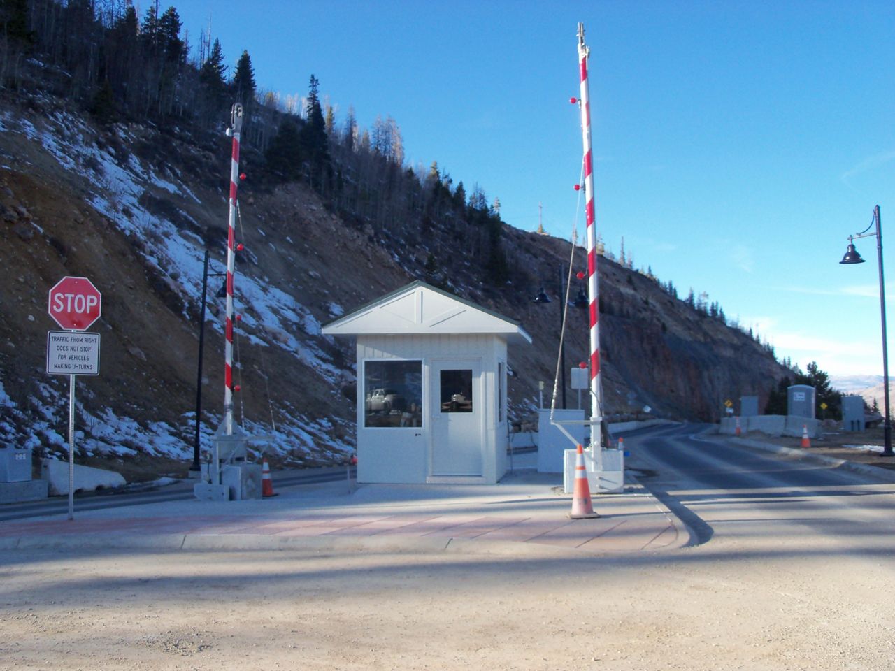 CR-25 drop arm barrier