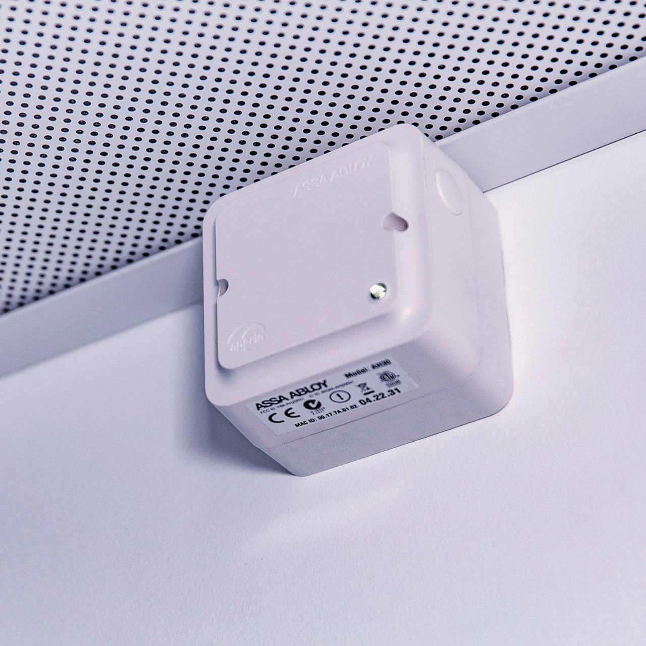Image: hub control acces ASSSA ABLOY Aperio montaj