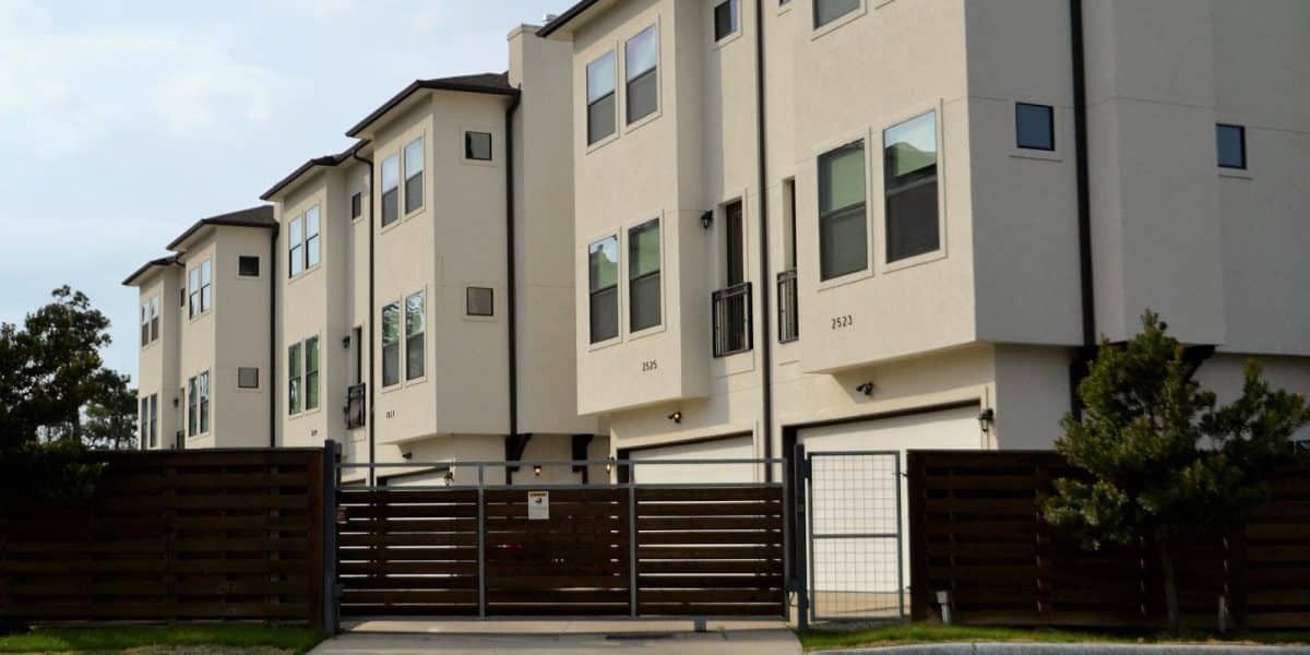 choosing a cantilever gate