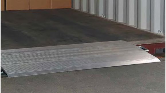 A manual dock leveller