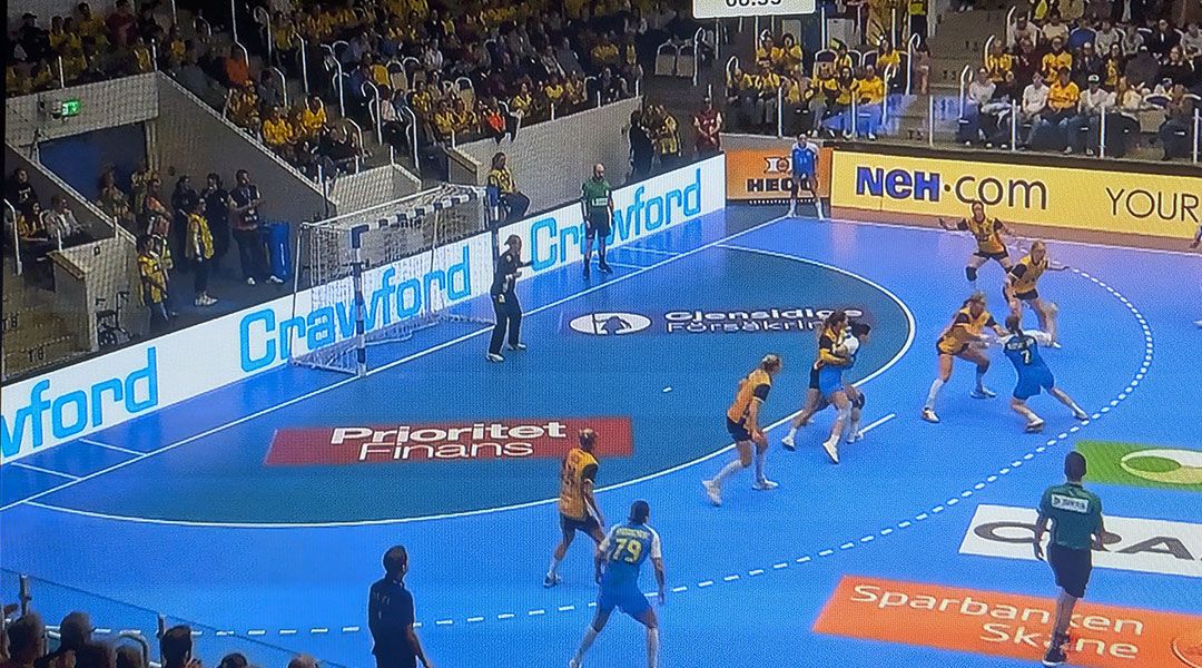 Crawfords logotyp i arenan under EM-kval