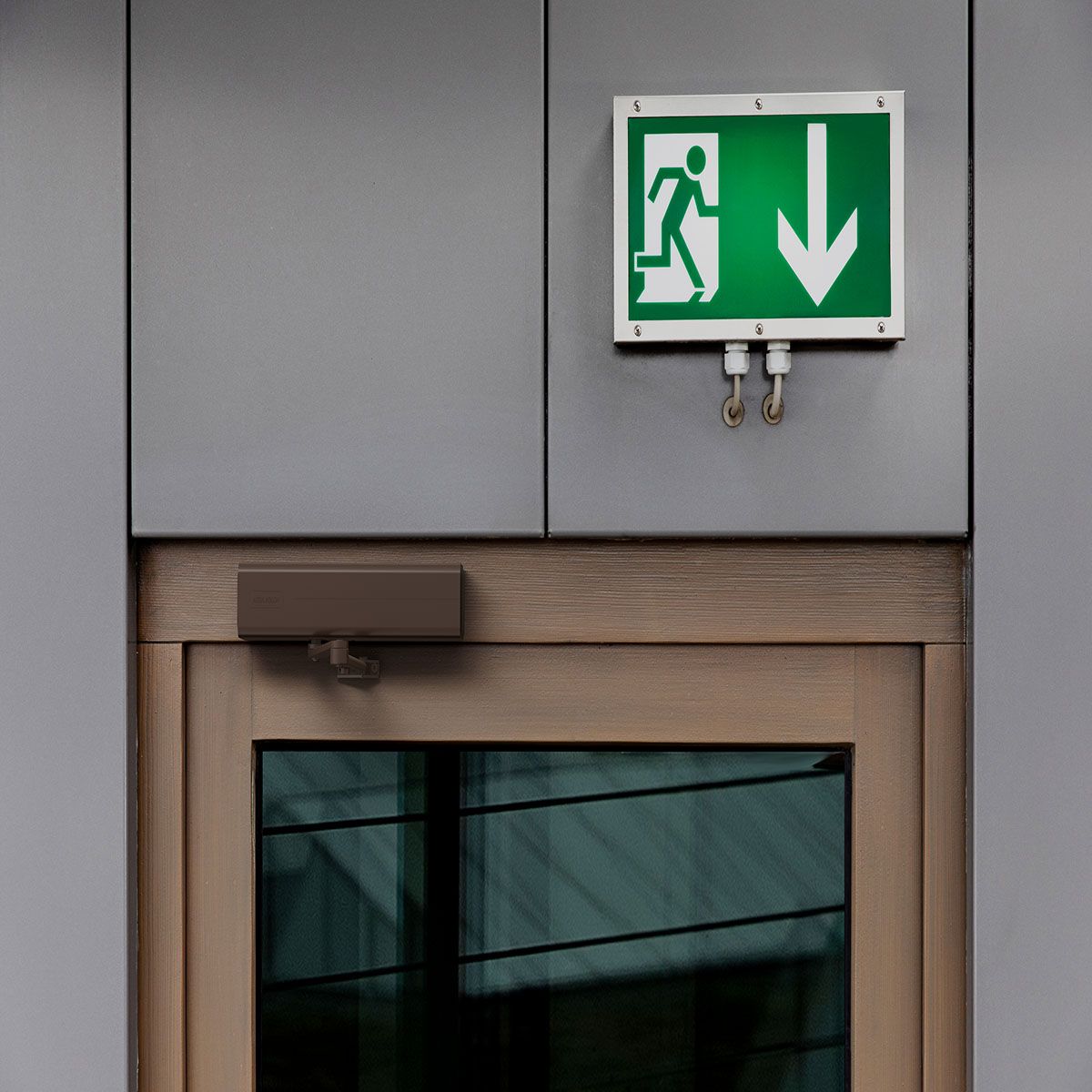 DC340-L190 Escape-door close-up