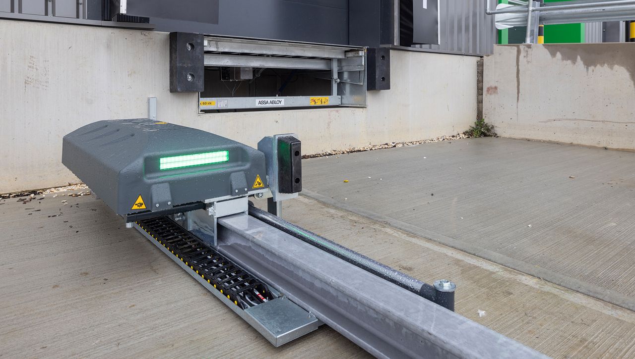 Image: ASSA ABLOY DE6290AR Automatic Restraint System as part of an overall loading bay solution 