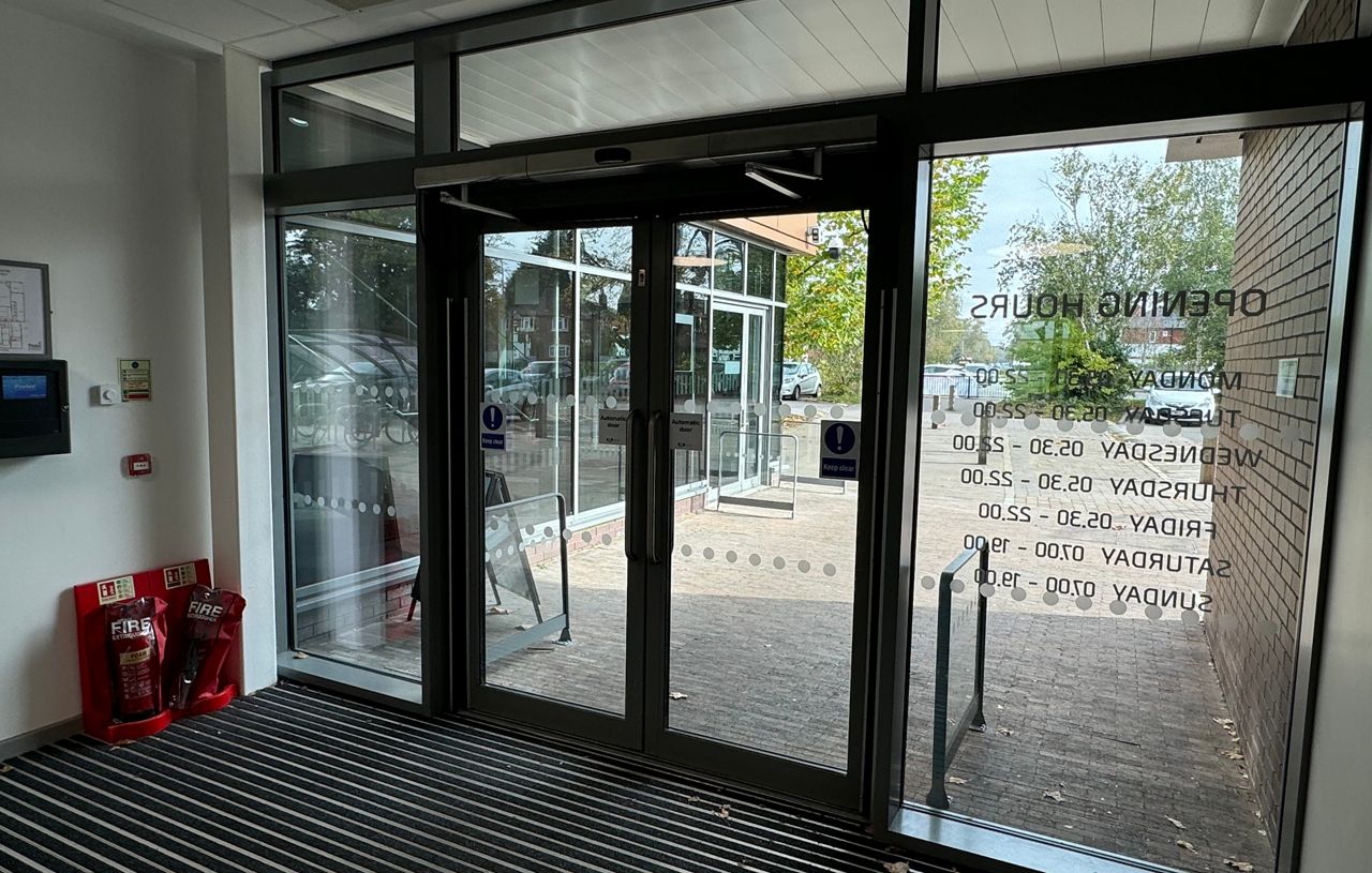 Record DFA 127 swing door leisure centre