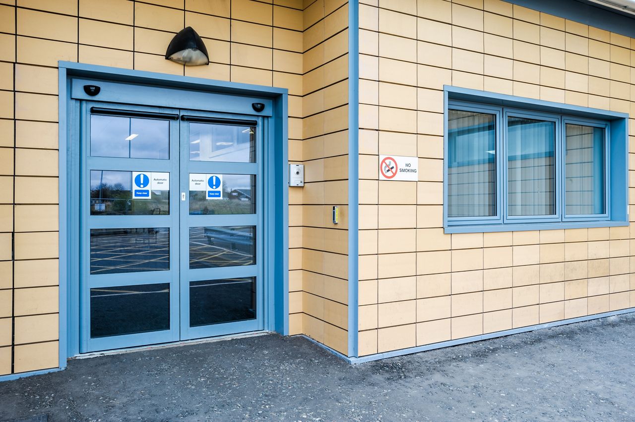 Record DFA 127 automatic double swing door