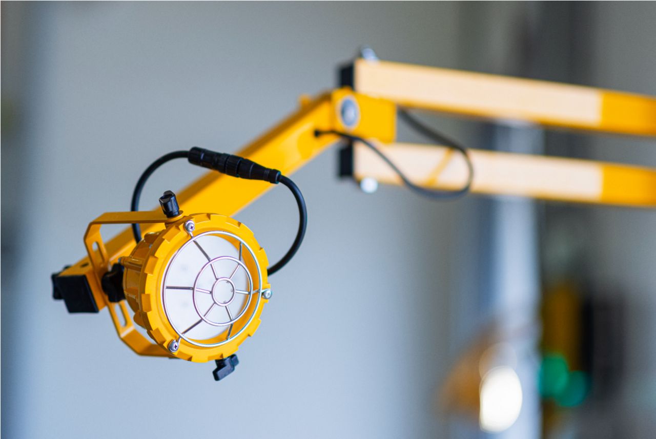 Image: DE6190DL yellow dock light