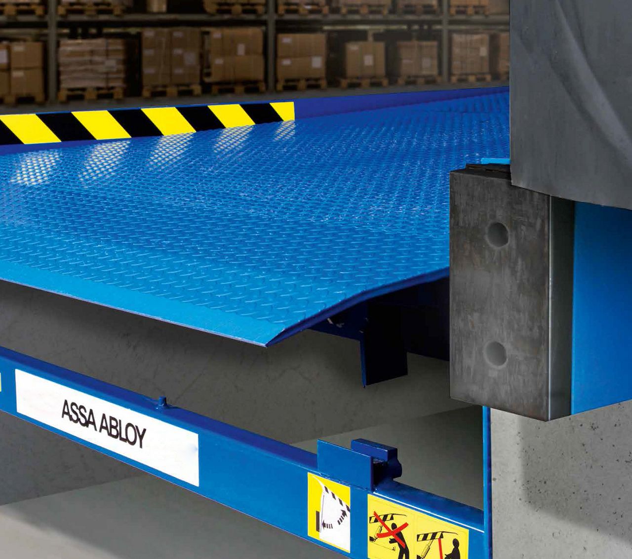ASSA ABLOY DL6211S hydraulic swing-lip dock leveller