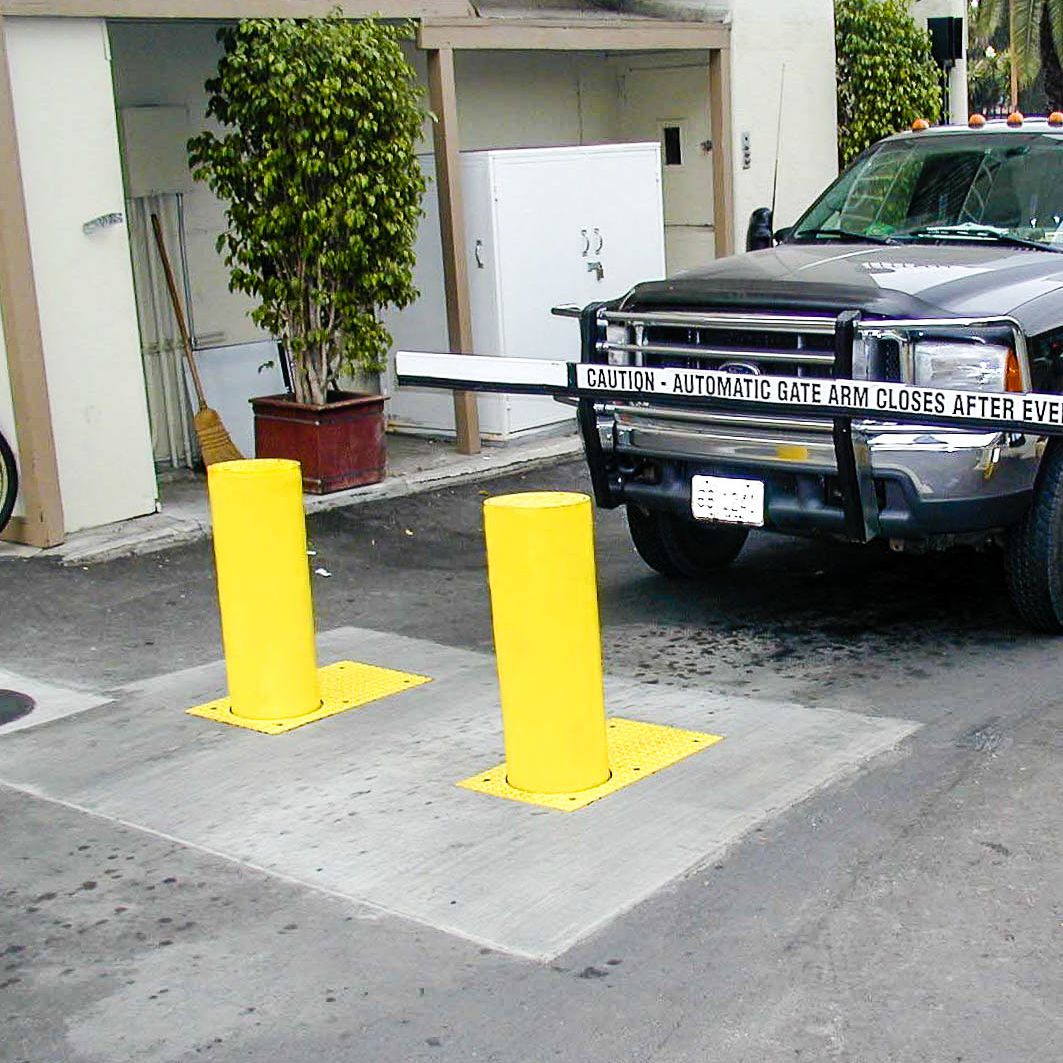 Defender automatic bollards yellow