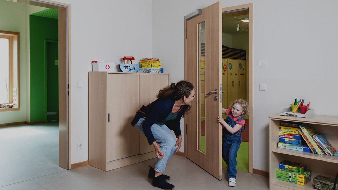 Ferme-portes ASSA ABLOY : flexibilité de montage, bon fonctionnement et résistance à l'usure